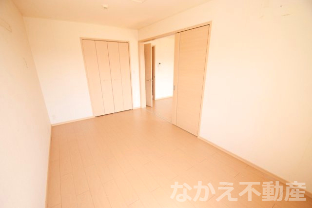 【寝室】 | 広くて明るい寝室