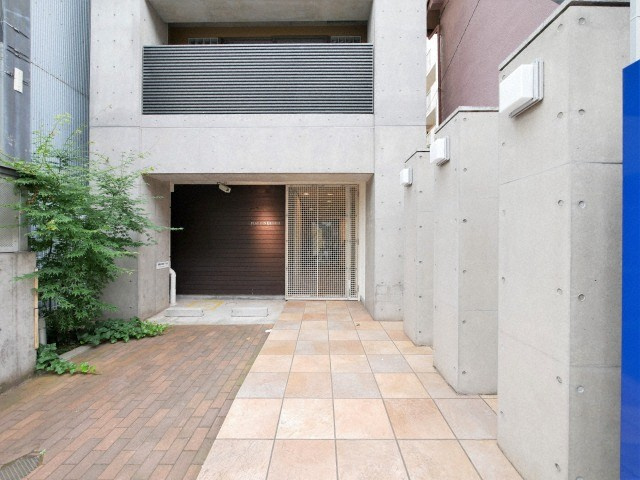 FLAT　INN　UESHIOのエントランス