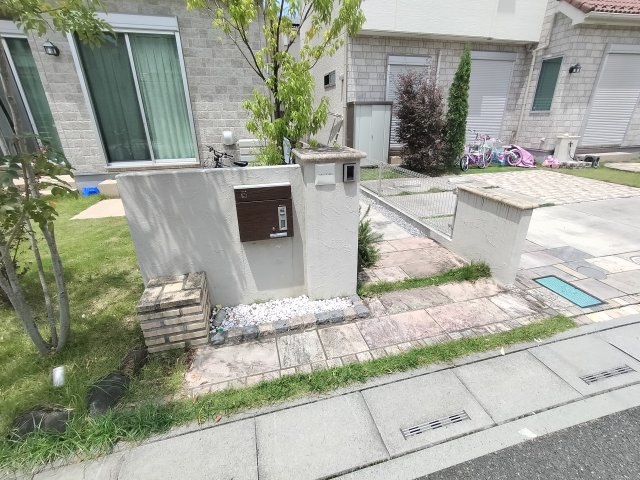 美園東戸建のエントランス