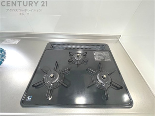 多数の調理器具を同時に使用でき、料理の効率化が可能。省エネで節約になり、様々な料理スタイルに適応できます。また、火力調整が独立しており、手入れや掃除もしやすく、今よりもっとお料理が楽しくなるかも。