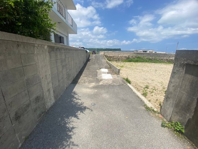 浜比嘉島　勝連浜の前面道路含む現地写真