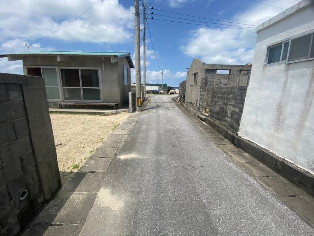 浜比嘉島　勝連浜の前面道路含む現地写真