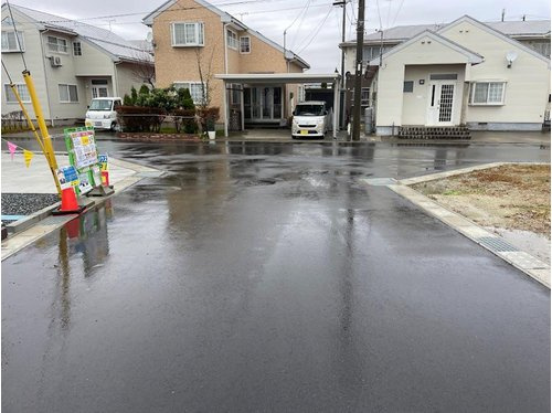 鶴岡市茅原町建売住宅【4号棟】の前面道路含む現地写真|前面道路