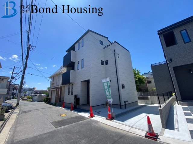 お車2台駐車可能　山手　全1棟　新築戸建の前面道路含む現地写真