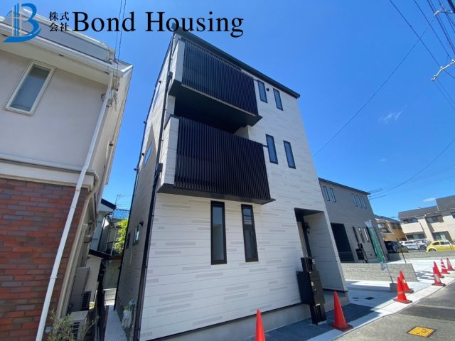 お車2台駐車可能　山手　全1棟　新築戸建の外観