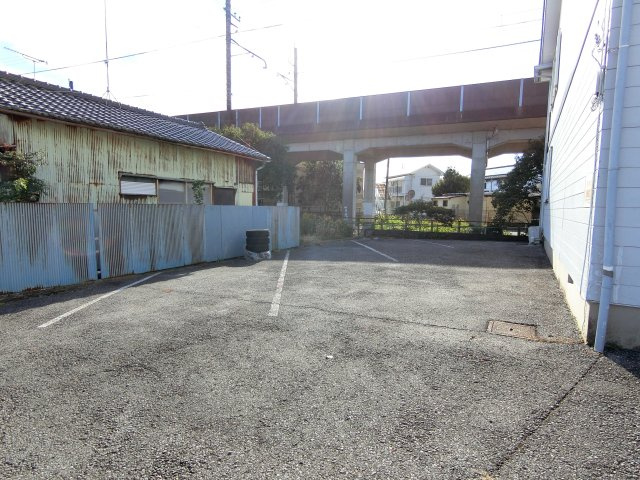 わかしおハイツB棟の駐車場