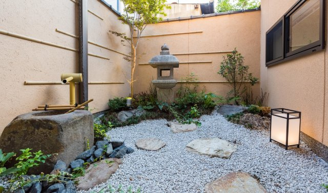 【オーナーチェンジ物件】右馬寮町戸建の庭