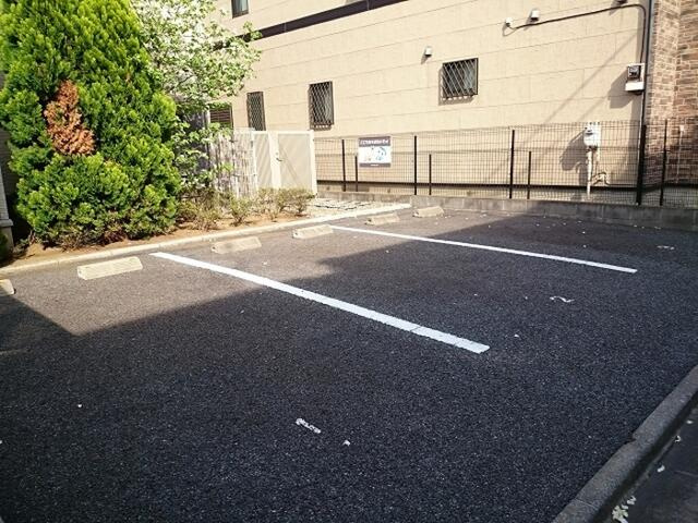 ソレイユ瑞江の駐車場