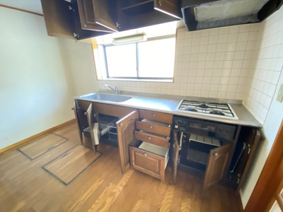 【キッチン】 | 本庄市四季の里3丁目　中古住宅   | 現地(2024年5月撮影)