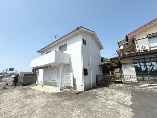 佐賀県杵島郡大町町　中古戸建の外観|敷地内の２階建てテナントです！建物面積136.64㎡（約42坪）木・鉄骨造セメント瓦葺２階建て！