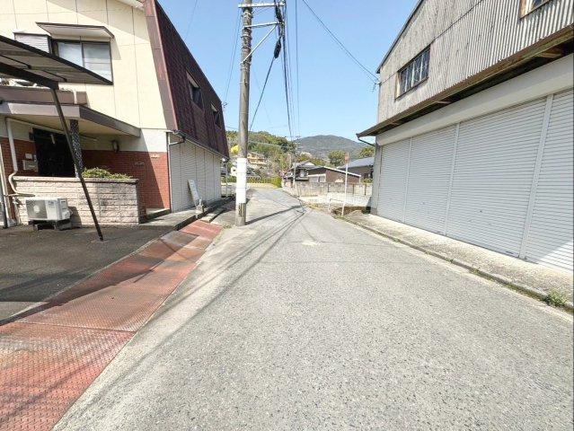 佐賀県杵島郡大町町　中古戸建の前面道路含む現地写真|物件の東側の道路の様子です！