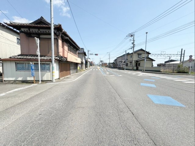 佐賀県杵島郡大町町　中古戸建の前面道路含む現地写真|前面道路も充分幅員がありますね！