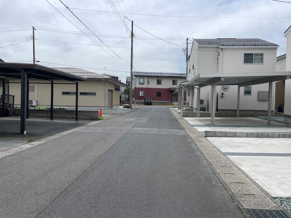 寒河江市内の袋建売住宅【5号棟】の前面道路含む現地写真|前面道路になります。