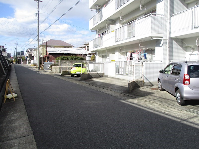 アーバン京命Ⅰの駐車場