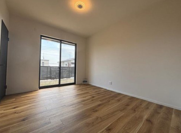 西岡本7丁目　中古戸建の洋室|洋室約6.8帖