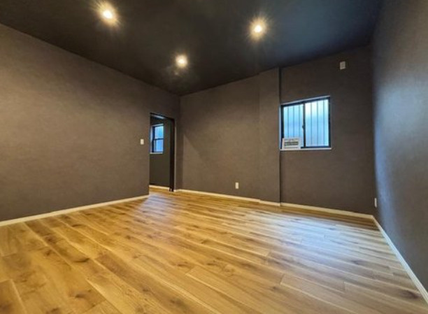 西岡本7丁目　中古戸建の洋室|洋室約9.5帖