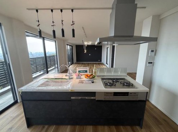 西岡本7丁目　中古戸建のキッチン|食洗器付システムアイランドキッチンLIXILノクト2300