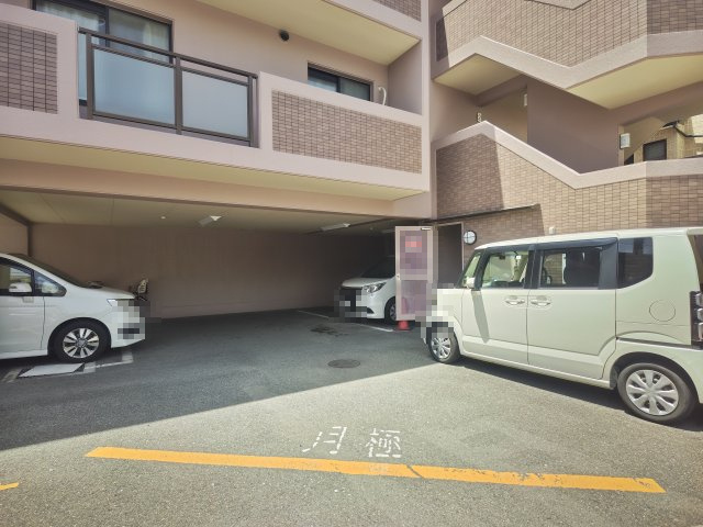 SUNLIFEマンションの駐車場|駐車場があるので、車を買う予定の方も安心です