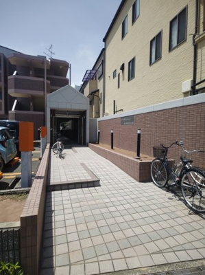 【エントランス】 | SUNLIFEマンション | 清潔なエントランスです