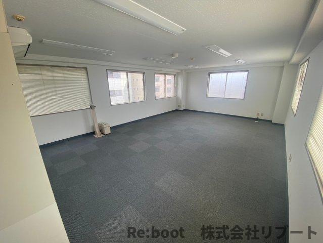 サンライズビルのロビー