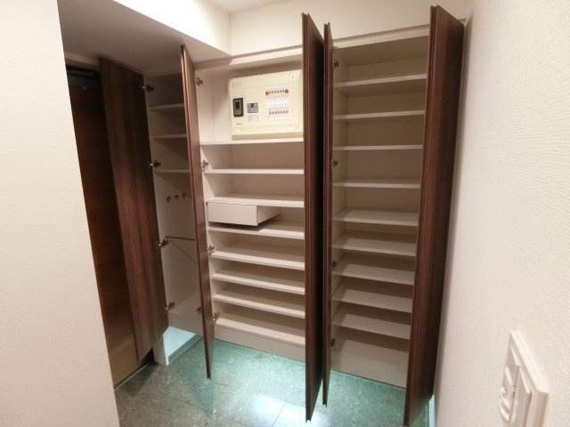ザ・コスギタワーの収納