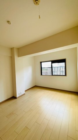 サンハイツ逆瀬川B棟の寝室|洋室