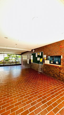 サンハイツ逆瀬川B棟のロビー|ロビー