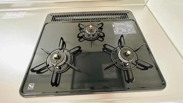 サンハイツ逆瀬川B棟のキッチン|3口コンロ