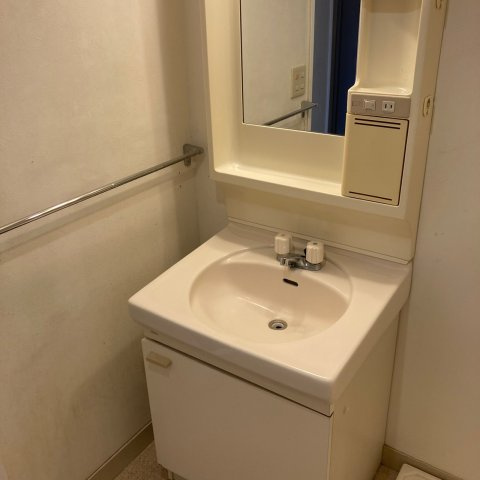 日興宝塚南口スカイマンションの独立洗面台|独立洗面台