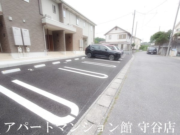 フレッサの駐車場