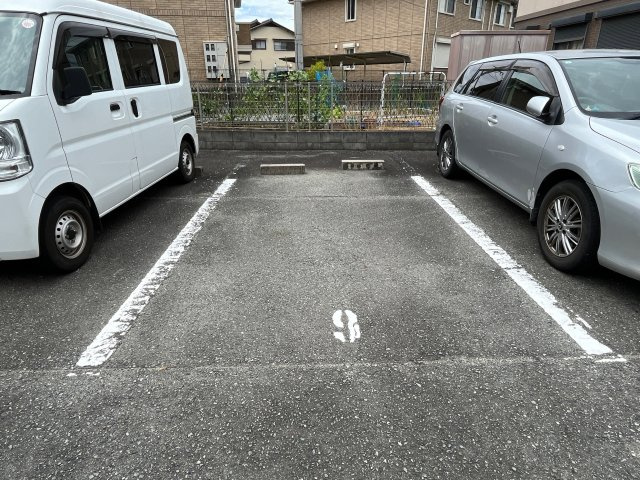 セレッソ壱番館の駐車場