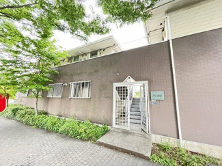 【外観】 | 小田急線「新百合ヶ丘」駅まで徒歩8分！便利な立地の2階建てアパートです♪通勤通学はもちろん、お買い物やお出かけにもGood☆