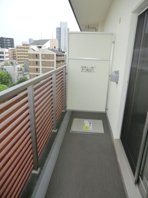 大阪市淀川区十三東２丁目の賃貸マンションのバルコニー