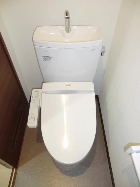 大阪市淀川区十三東２丁目の賃貸マンションのトイレ|ウォシュレット