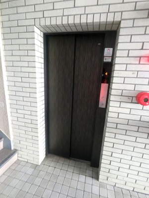 【その他共用部分】 | イトーピア鶴見 | お買い物時やベビーカーの出し入れに便利なエレベーター付です。
