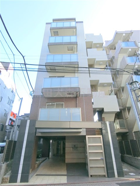 スタジオデン京急蒲田の外観|2009年1月築　RC鉄筋コンクリート造地上6階建て総戸数23戸
京浜急行本線京急蒲田駅最寄り空港線糀谷駅も徒歩圏内の東京都大田区南蒲田1丁目　