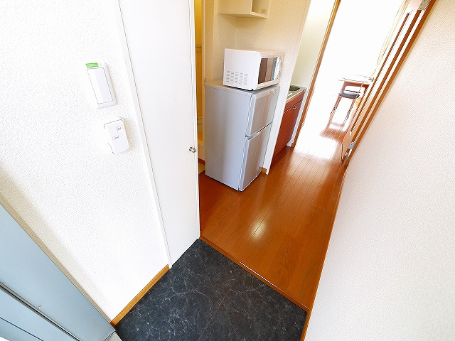 レオパレスプレミールの玄関|明るい玄関です