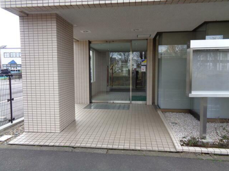 竹園サンヨービルのエントランス