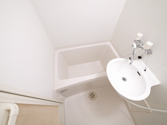 レオパレスＫＩＺＵＧＡＷＡの浴室|きれいなお風呂です