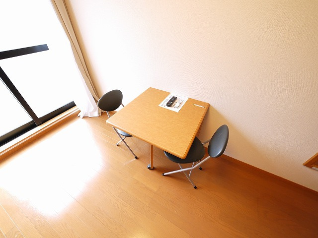 レオパレスＫＩＺＵＧＡＷＡのその他|テーブル・イスです