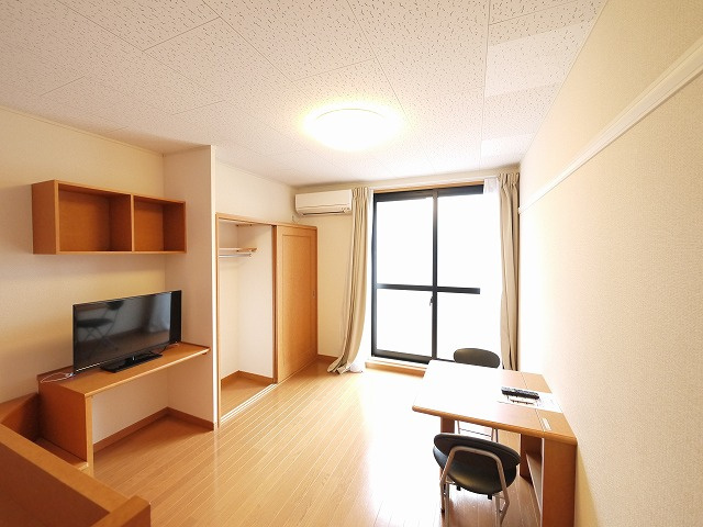 レオパレスＫＩＺＵＧＡＷＡの居間・リビング|ゆったりとした居間です