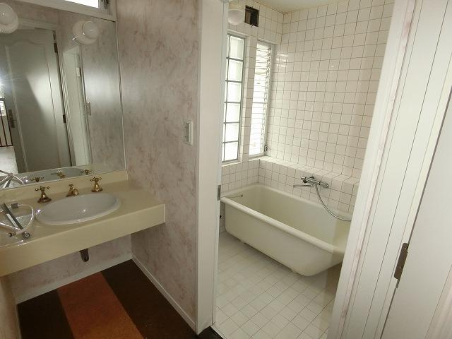 高知市福井町　中古戸建ての浴室