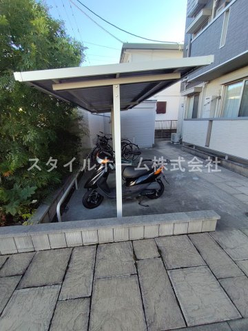 ソレーユ野路の駐車場