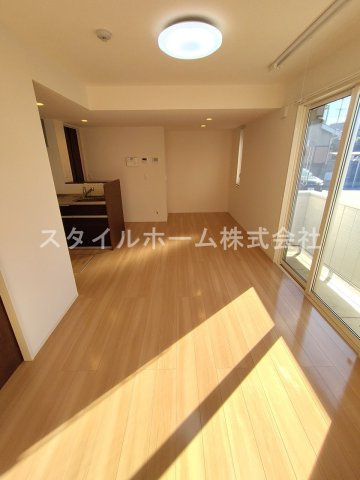 ソレーユ野路の居間・リビング|別部屋写真です。
