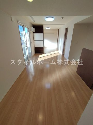 ソレーユ野路の居間・リビング|別部屋写真です。