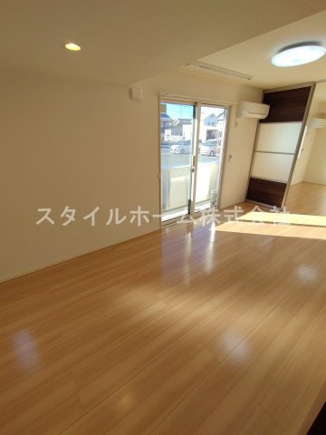 ソレーユ野路の居間・リビング|別部屋写真です。