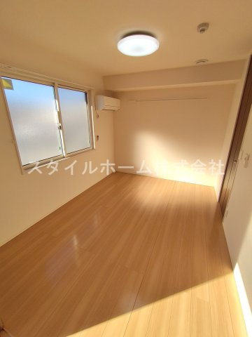 ソレーユ野路の居間・リビング|別部屋写真です。