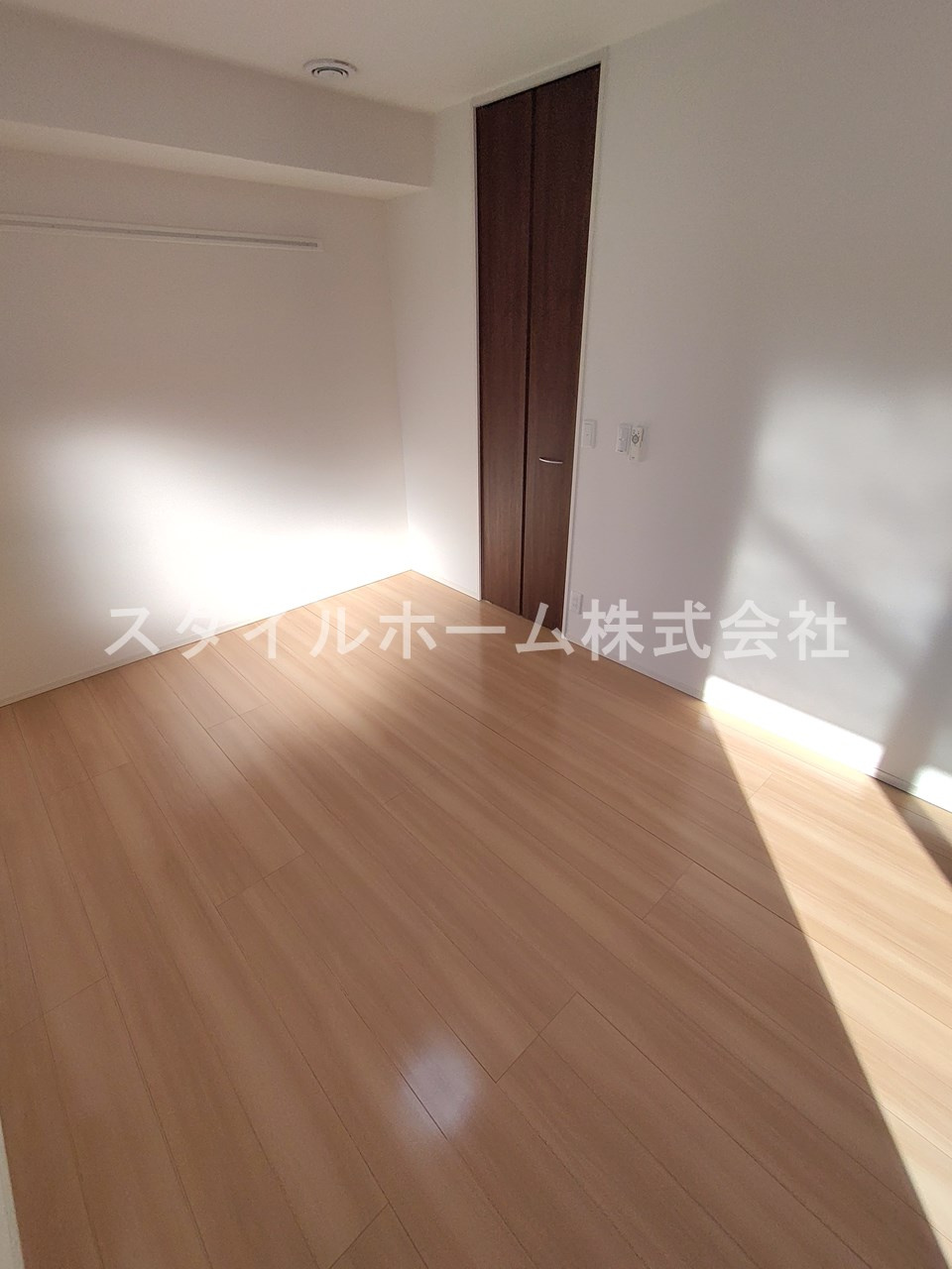 ソレーユ野路の居間・リビング|別部屋写真です。