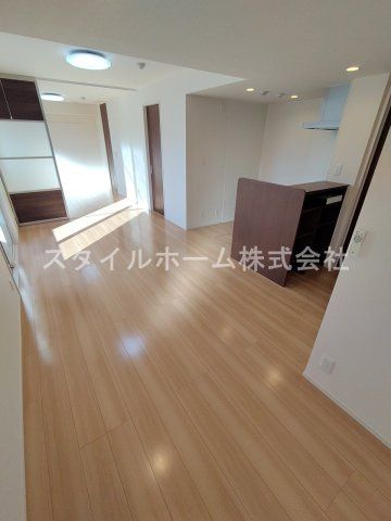 ソレーユ野路の居間・リビング|別部屋写真です。