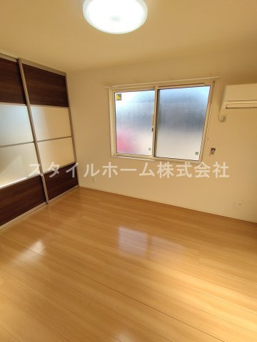 ソレーユ野路の寝室|別部屋写真です。